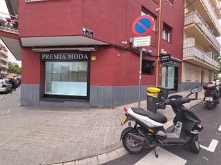Geschftsraum in Carrer de mossn jacint verdaguer 9. Local cntrico y esquinero a 2 calles.