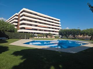 Miete Etagenwohnung in Carretera de argentona 2. Zona residencial con piscina y tenis cerca playa y renfe.