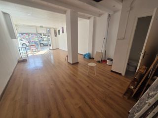 Local Comercial en Carrer de la Marina 49