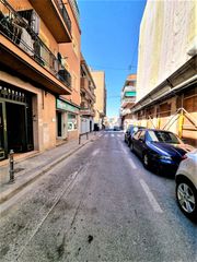 Geschäftsraum  Calle del estrecho de gibraltar. Local comercial, a metros de la calle alcalá, con entrada por el