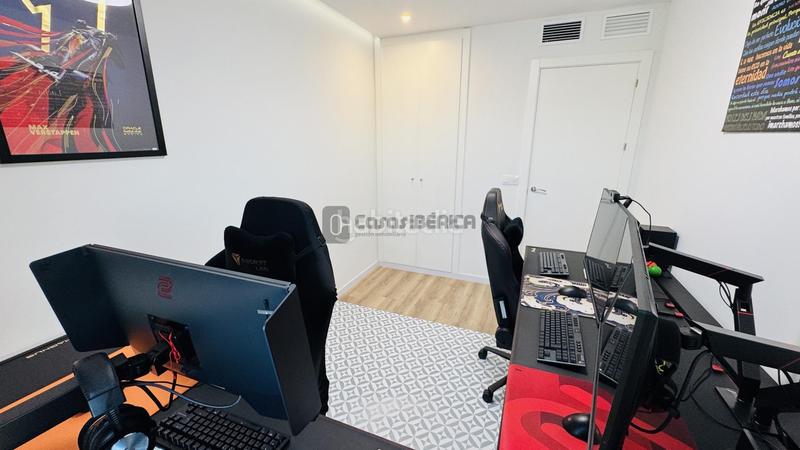 Foto bdca22c8-47e9-4502-a7ec-135c09db057a. Appartamento con parcheggio piscina in Nou Benicalap Valencia