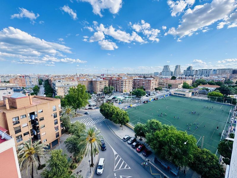 Foto bed7cd45-358e-485e-a0ca-351b6f45fc84. Piso  en Ciutat Fallera Valencia