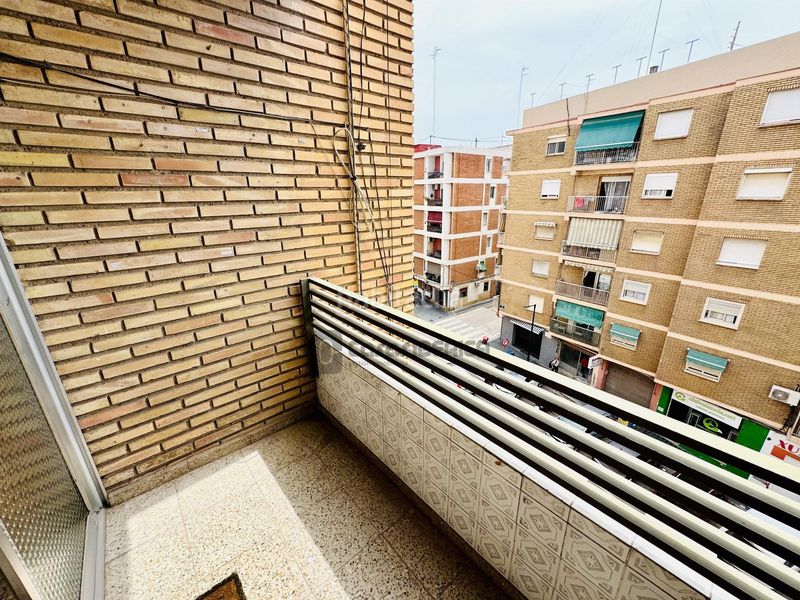 Foto 4c198a64-d657-4a3f-9cfb-6c3d02ec0198. Piso  en Barrio Benicalap Valencia