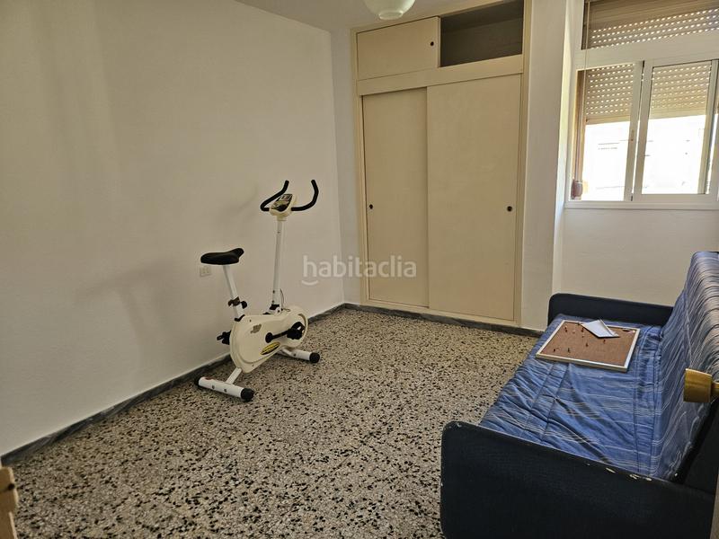 Foto 125c94d8-c30a-47a7-8c56-9fb30c538845. Piso luminoso piso exterior de 4 dormitorios a reformar en tomé cano en Santa Cruz de Tenerife