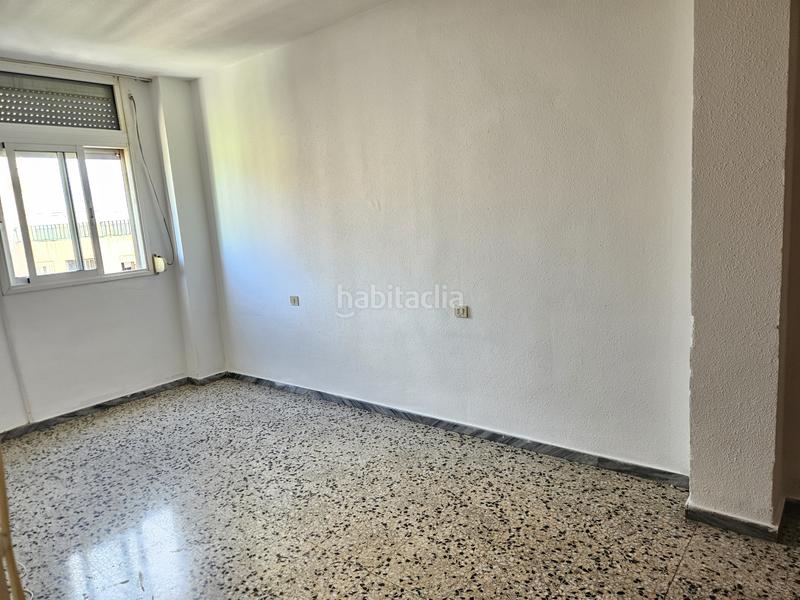Foto e17200e0-35e0-4edf-9f3f-0775d479079d. Piso luminoso piso exterior de 4 dormitorios a reformar en tomé cano en Santa Cruz de Tenerife