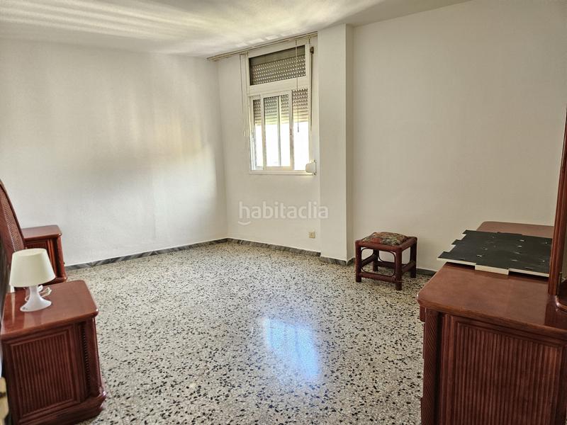 Foto f24a1f6d-fd92-437e-8904-7e0f9d978a8b. Piso luminoso piso exterior de 4 dormitorios a reformar en tomé cano en Santa Cruz de Tenerife