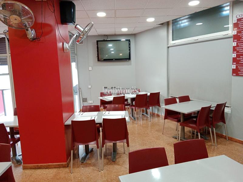 Foto 3907cabd-2b8e-4c4c-9f31-2b6883d557fb. Traspaso local comercial se traspasa excelente bar con actividad y todos los permisos activos. en Terrassa