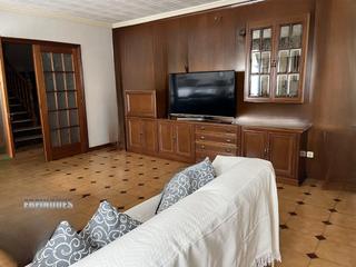 Maison jumelée à Zona Esportiva. Se vende super acogedora casa totalmente toda al exterior.