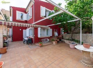 Semi detached house  Calle ramon moncada. Amplio duplex para entrar a vivir