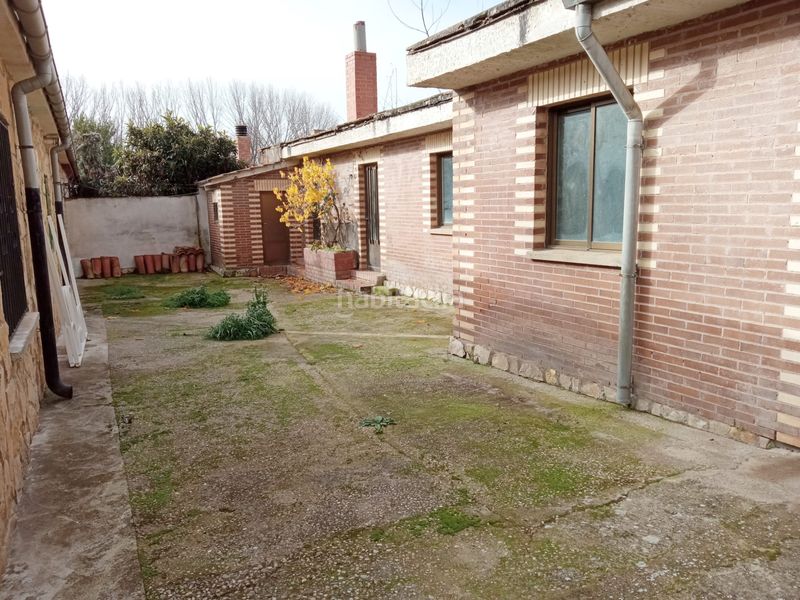 Foto 1302104f-dbf7-4dce-90a6-5f6091817d8e. Casa pareada en Barriada de Yagüe Burgos