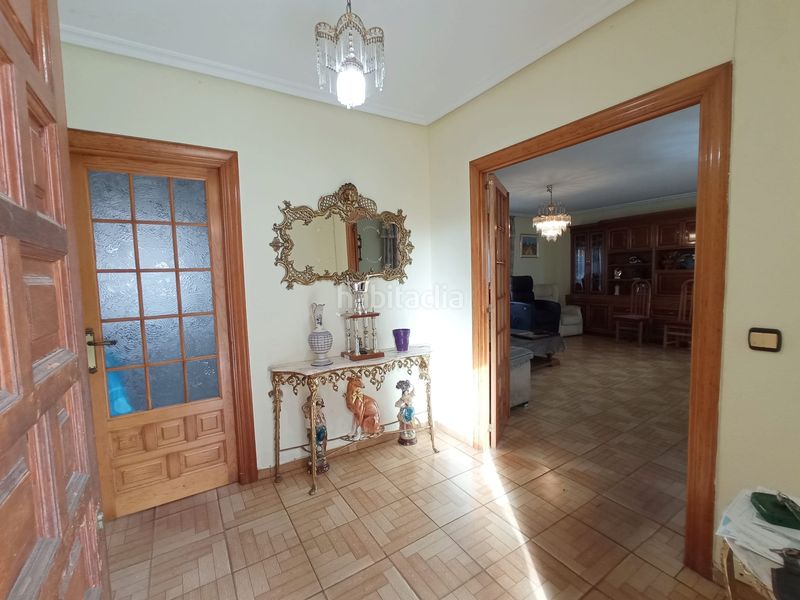 Foto 1861fba5-a835-41ac-9d19-e60a846ddc92. Casa pareada en Barriada de Yagüe Burgos