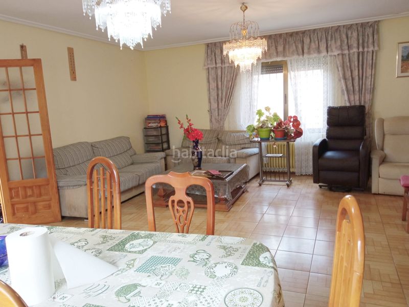 Foto ac4a25cd-10d3-4c47-9844-28c23185add0. Casa pareada en Barriada de Yagüe Burgos