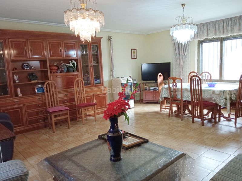 Foto b104399f-e018-4d77-a6d7-e5edde58f1fc. Casa pareada en Barriada de Yagüe Burgos