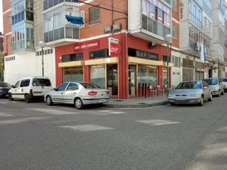 Local commercial  Calle esteban sez alvarado. Caf-bar totalmente equipado para empezar a trabajar.