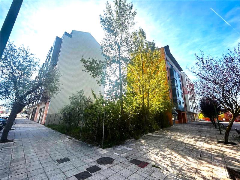 Foto c1e763c8-913d-41d2-854f-5b35715a4652. Terreno residencial en calle averroes 1 en Juan XXIII - Las Torres - G2 Burgos