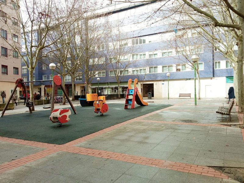 Foto 9f620a9c-e7a1-4f85-9d7f-2b286ba0424d. Pis amb calefacció aparcament a Los Vadillos - R. Sanitaria - Pozanos Burgos