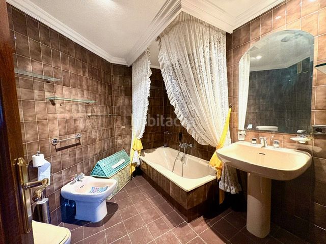 Foto 2b46f754-2c2a-4e9d-b70a-33243e5d6d4c. Pis amb calefacció aparcament a Villa Pilar Burgos