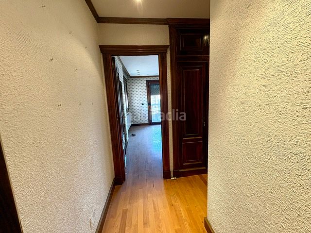 Foto 53f944a1-e728-4ed4-b16b-3efe13b5ff49. Pis amb calefacció aparcament a Villa Pilar Burgos