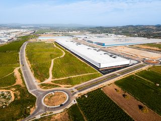 Rent Industrial building in N/a. Nave logística de nueva construcción en ribarroja
