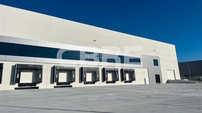 Foto 5892cd8c-08d0-40a9-b733-eca8536298ae. Affitto capannone industriale in avenida premios nobel 20 in Torrejón de Ardoz