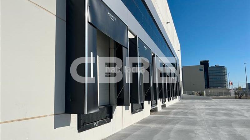 Foto c9a29468-267f-4782-a3de-63e5c99043dd. Miete fabrikhalle in avenida premios nobel 20 in Base Aérea Torrejón de Ardoz