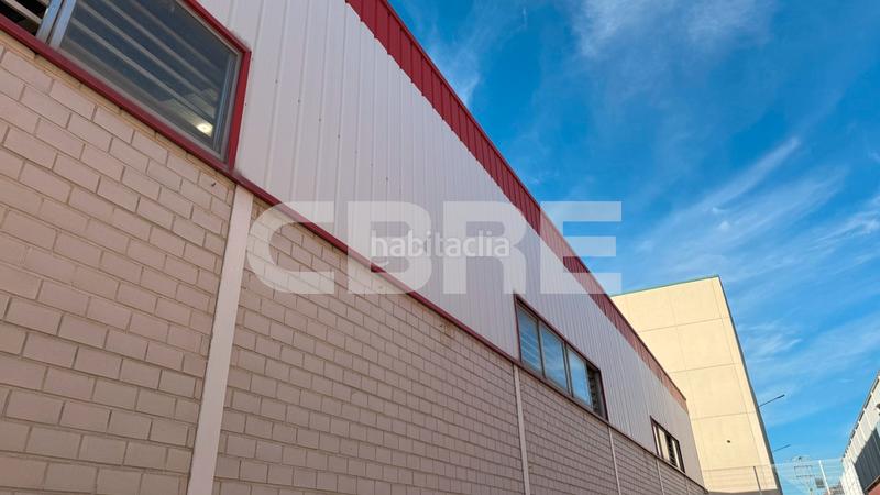 Foto b9de595a-689b-4ada-b02e-2f46b85bd67d. Affitto capannone industriale in calle cormoranes 7 in Pinto