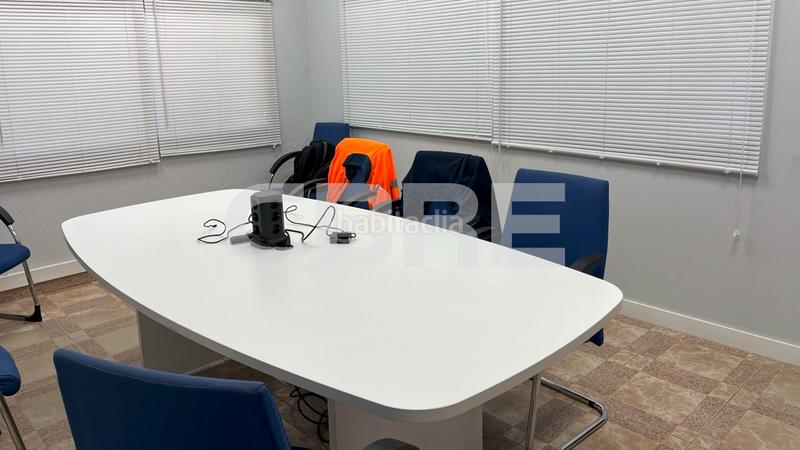 Foto a68be011-3639-4f57-be24-bb8d5873ff29. Location bâtiment à usage industriel dans calle cormoranes 7 dans Pinto