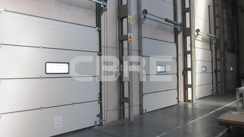 Foto 53badc60-da04-41b5-ba29-a016df3e4b12. Rent industrial building in avenida de andalucía 208 in Valdemoro