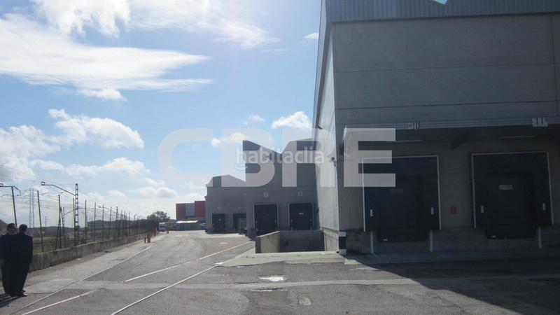 Foto 80d4b46a-cd09-4a89-9f0c-718fbc449d2d. Rent industrial building in avenida de andalucía 208 in Valdemoro