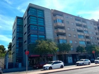 Affitto Ufficio in Carrer de jesús 38. Oficina de 243 m2 situada en un edificio exclusivo de oficinas e