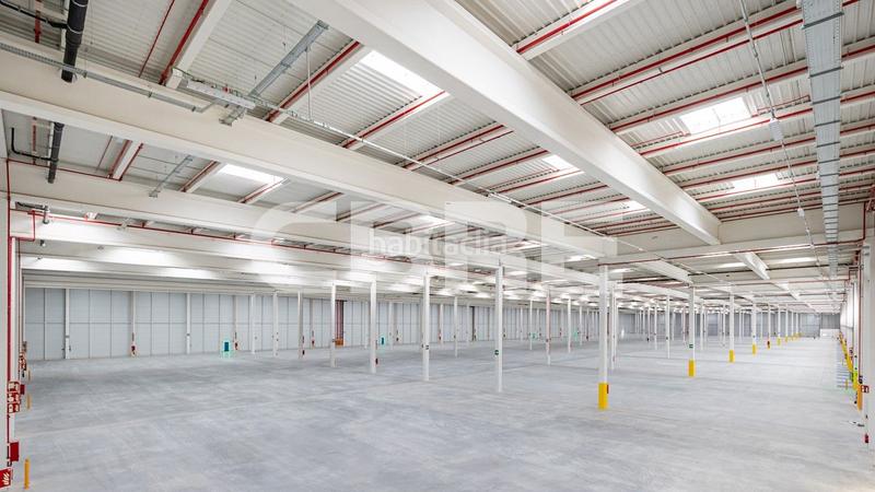 Foto 1860dab3-756a-46f5-9f31-f8f92ef2f9fd. Rent industrial building in calle dolmen 2 in La Dehesa de Moratalaz Illescas