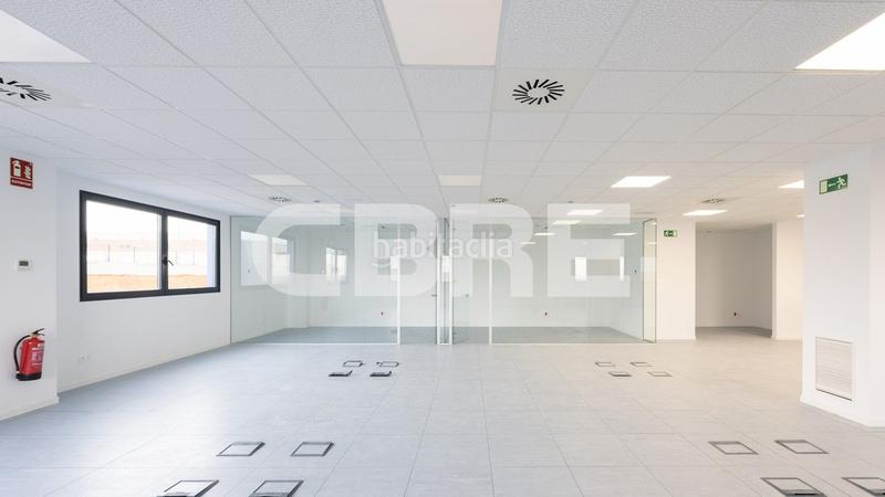 Foto 4970f483-c350-4c3e-ba84-a46e3252858c. Rent industrial building in calle dolmen 2 in La Dehesa de Moratalaz Illescas