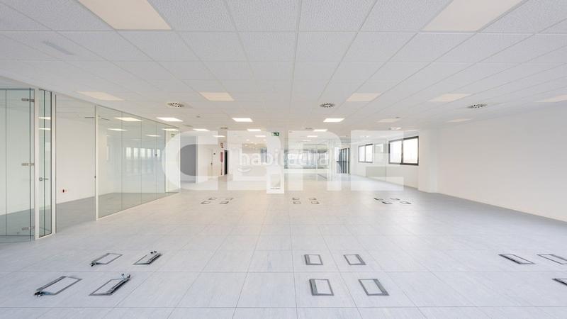 Foto c90bb59f-88c2-4c65-9dd9-8f91858e89ae. Rent industrial building in calle dolmen 2 in La Dehesa de Moratalaz Illescas