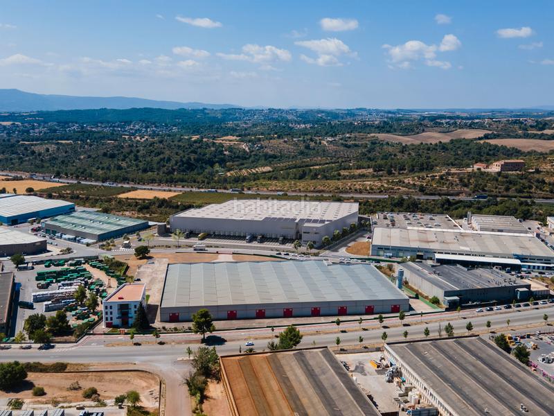 Foto a4c59f97-eb61-43c1-a677-137d58c2ff89. Affitto capannone industriale in Can Vinyals Esparreguera