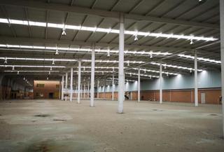 Rent Industrial building  Calle chaparral dos. Plataforma logística a 5 minutos de sevilla capital
