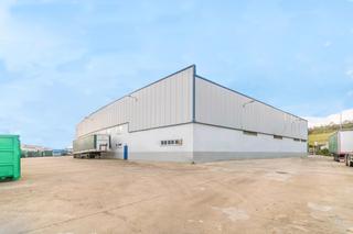 Fabrikhalle in Polígono comarca i 46