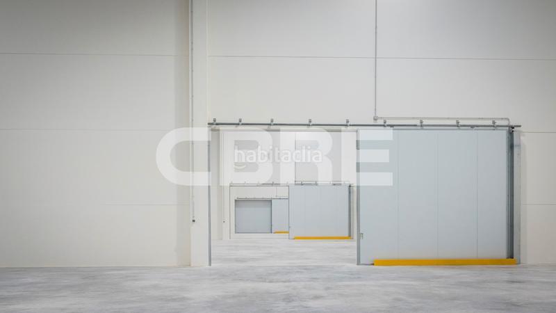 Foto acd842a7-c607-4203-bbed-aef11c174105. Alquiler nave industrial en pasaje 5 50 excelente parque logístico en alquiler en San Fernando de Henares