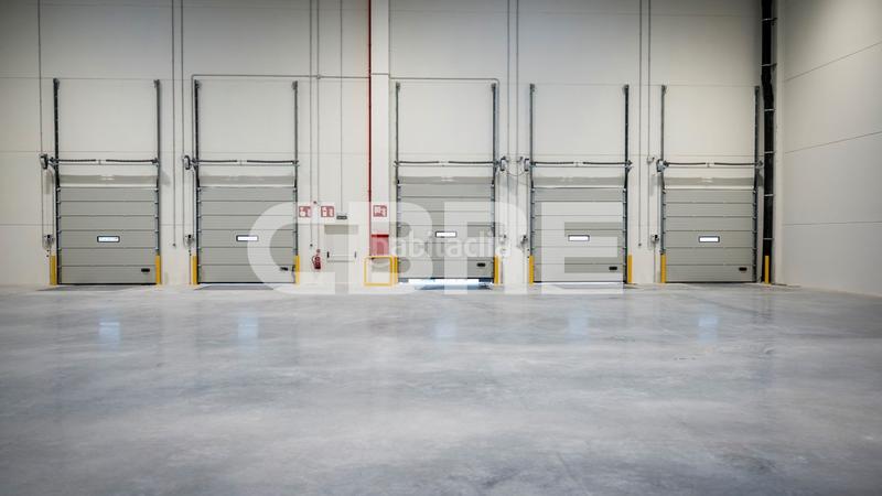 Foto ab0fc28e-e078-4a0c-b4ed-eb97829c5013. Lloguer nau industrial a pasaje 5 50 a Montserrat-Parque Empresarial San Fernando de Henares