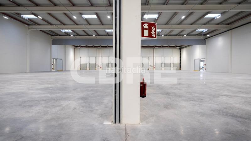 Foto 2eab6d4f-e199-471f-9811-c83725578d3d. Miete fabrikhalle in pasaje 5 50 in Montserrat-Parque Empresarial San Fernando de Henares