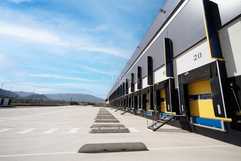 Foto a726e4b0-05ba-451e-88f5-06dc04ecf0c4. Alquiler nave industrial parque logístico fahala en Málaga