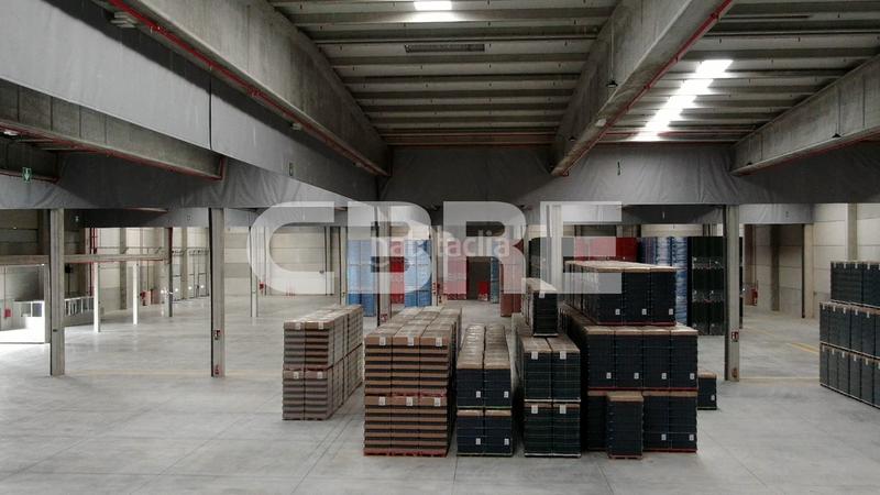 Foto c97f1a9c-4a5b-40a2-9c6e-41c404e26ee9. Affitto capannone industriale in carrer de montmell 4 in Santa Oliva