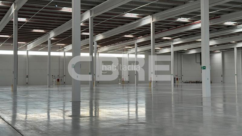 Foto 537970cc-3e0e-4d96-88a9-49f947798dfd. Rent industrial building in n/a in Estación-Cruz Roja Illescas