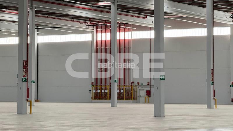 Foto b2b43112-e79b-49d4-a5a7-9bfc346a2dca. Rent industrial building in n/a in Estación-Cruz Roja Illescas