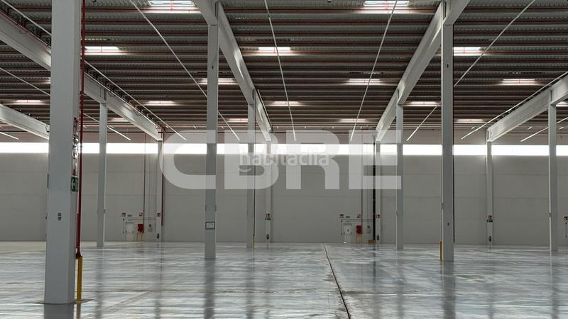 Foto f437f440-e427-4d01-b8f7-46774a2db111. Rent industrial building in n/a in Estación-Cruz Roja Illescas