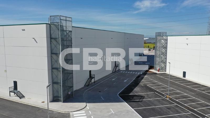 Foto 16bccceb-e935-4f48-8843-24201770619c. Rent industrial building in carretera fuenlabrada 2068 in Pinto