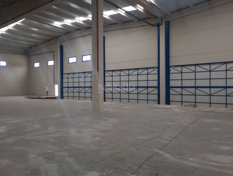 Foto 62dd2e4b-1917-4562-bb85-f42cdb62feb4. Rent industrial building in La Motilla - Fuente del Rey Dos Hermanas