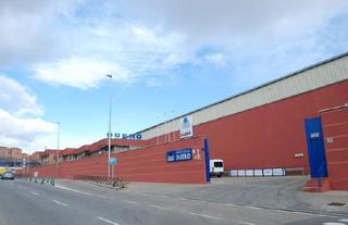 Lloguer Nau industrial a Calle gonzález dávila 5. Nave industrial situada en vallecas con una superficie construid