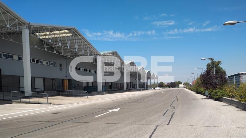 Foto c9ee5dd6-db79-4b18-92ee-4ea36d393b41. Location bâtiment à usage industriel dans avenida de la industria 22 dans Coslada