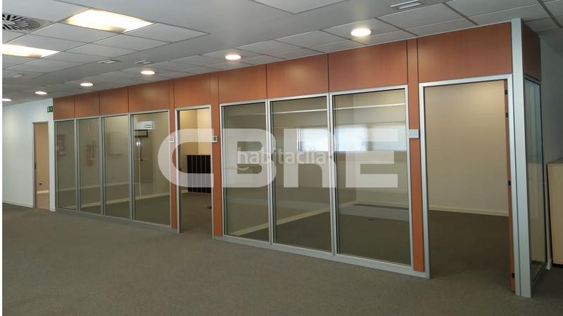 Foto 33dcaa0d-5ac7-4c20-bf3b-84438dfad6ca. Rent industrial building in avenida de la industria 22 in Coslada