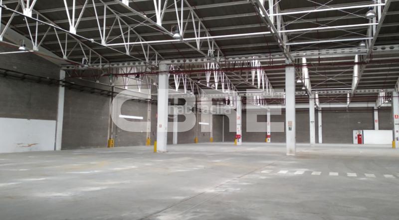 Foto a770d1aa-b3f0-4749-8803-b5e1760b1c75. Rent industrial building in avenida de la industria 22 in Coslada